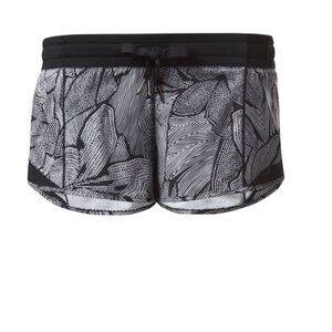 Lululemon hotty hot shorts in dotty tribe size 6